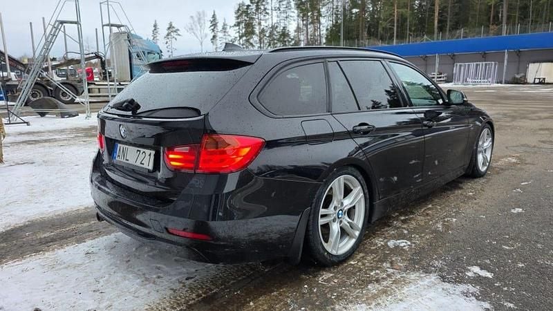 Begagnad BMW 318 143 HK (105 kW) 2013 Kombi