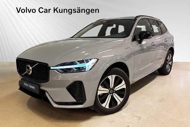 Grå Begagnad 2024 Volvo XC60 Plus SUV | 529 900 kr (Marknadspris) - Bild 1/4