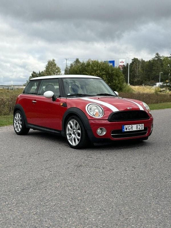 Röd Begagnad 2010 Mini Cooper D Halvkombi | 68 000 kr (Marknadspris) - Bild 1/4