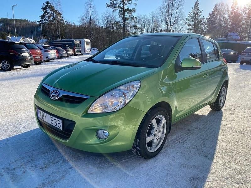 Begagnad Hyundai i20 Premium 78 HK (57 kW) 2012 Grön Halvkombi