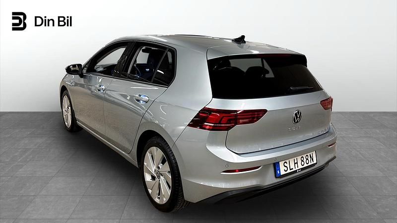 Begagnad VW Golf VIII Edition 150 HK (110 kW) 2024 Silver Halvkombi