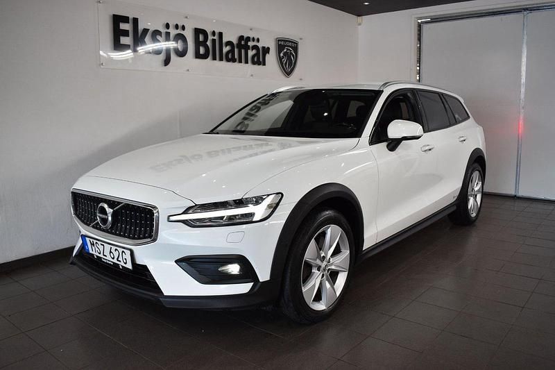 Vit Begagnad 2019 Volvo V60 CC Momentum Kombi | 239 500 kr (Marknadspris) - Bild 1/4