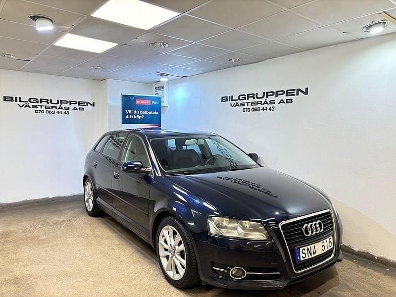 Blå Begagnad 2011 Audi A3 Sportback Comfort Halvkombi | 87 900 kr (Marknadspris) - Bild 1/4