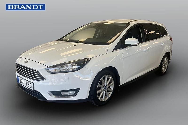 Vit Begagnad 2016 Ford Focus Titanium Kombi | 99 900 kr (Lite dyr) - Bild 1/4