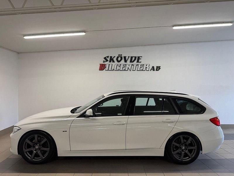 Vit Begagnad 2012 BMW 320 Sport Line Kombi | 109 500 kr (Lite dyr) - Bild 1/4