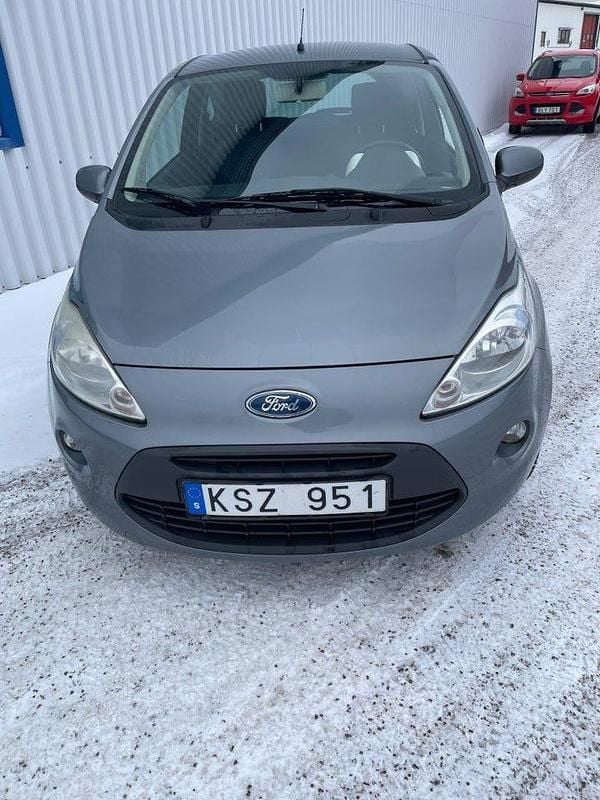 Begagnad Ford Ka Titanium 69 HK (50 kW) 2010 Gråmetallic Halvkombi