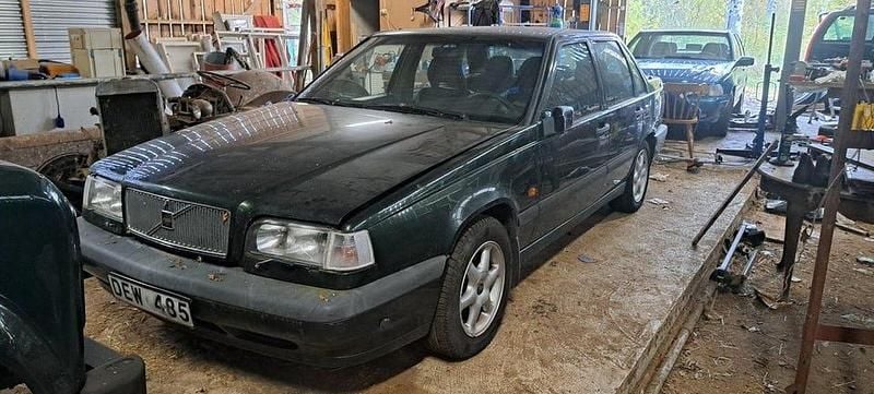 Grön metallic Begagnad 1996 Volvo 850 Sedan | 8 000 kr - Bild 1/4