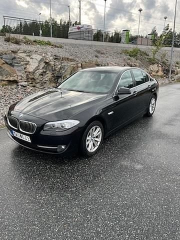 Svart Begagnad 2012 BMW 520 Sedan | 100 000 kr (Bra pris) - Bild 1/4