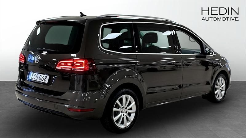 Begagnad VW Sharan 150 HK (110 kW) 2019 Brun Minibuss