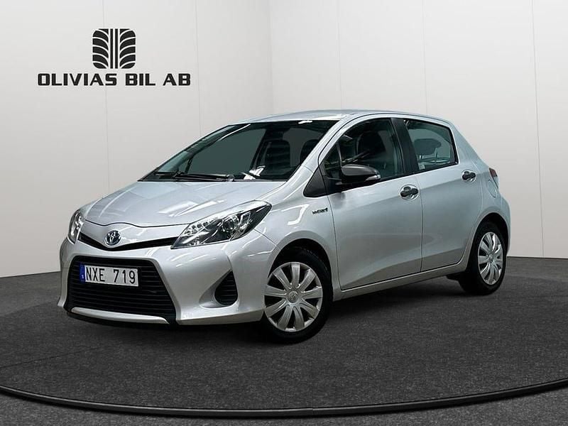 Begagnad Toyota Yaris Hybrid Life 101 HK (74 kW) 2013 Silver