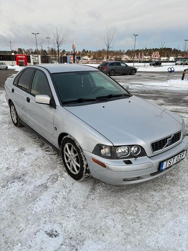 Begagnad 2003 Volvo S40 Sedan | 22 000 kr (Lite dyr) - Bild 1/4