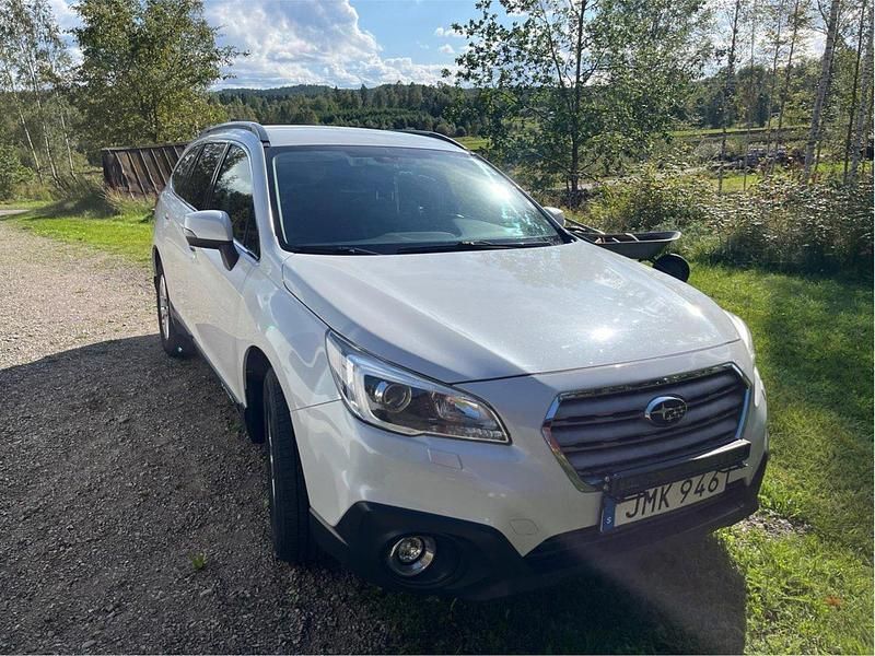 Vit Begagnad 2015 Subaru Outback SUV | 130 000 kr (Marknadspris) - Bild 1/4