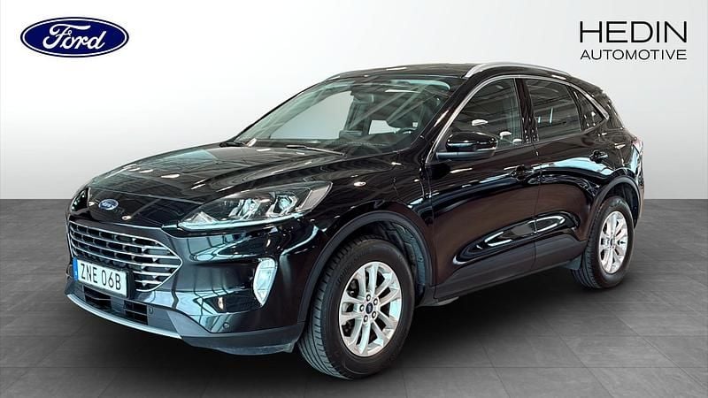 Svart (black) Begagnad 2022 Ford Kuga Titanium SUV | 244 900 kr (Marknadspris) - Bild 1/4