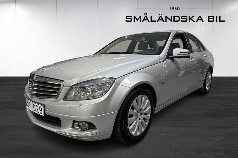 Silver Begagnad 2010 Mercedes C200 Sedan | 159 000 kr (Dyr) - Bild 1/4