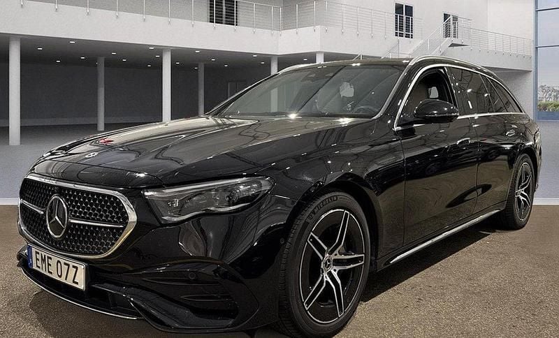 Svart Begagnad 2023 Mercedes E300 AMG Kombi | 628 000 kr (Marknadspris) - Bild 1/4