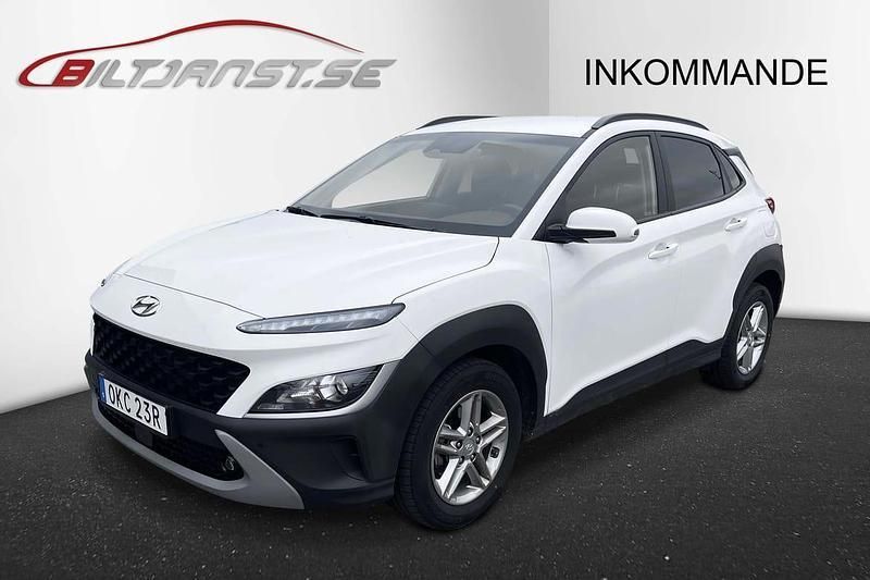 Vit Begagnad 2023 Hyundai Kona Edition SUV | 209 900 kr (Marknadspris) - Bild 1/4
