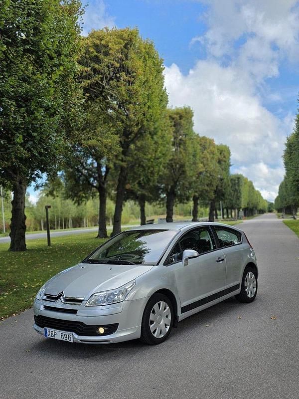 Silver Begagnad 2006 Citroën C4 Sportkupé | 25 000 kr (Marknadspris) - Bild 1/4