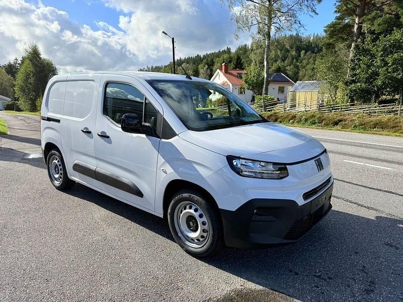 Ny Fiat Doblò 131 HK (96 kW) 2025 Vit Minibuss