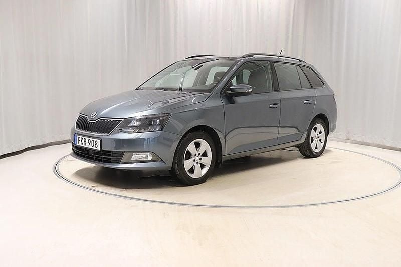 Grå Begagnad 2017 Skoda Fabia Kombi | 114 400 kr (Marknadspris) - Bild 1/4
