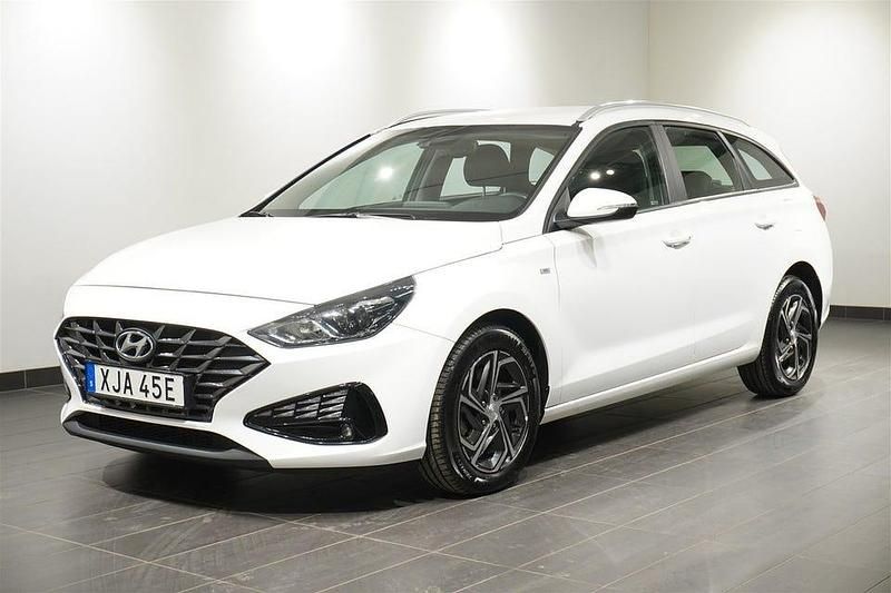 Begagnad Hyundai i30 Essential 120 HK (88 kW) 2022 Vit Kombi