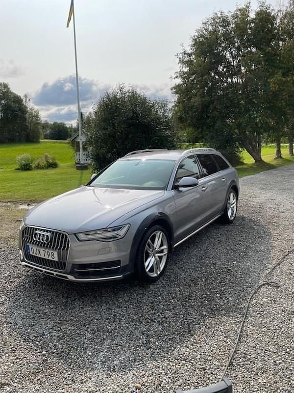 Grå Begagnad 2017 Audi A6 Allroad Ambition Kombi | 200 000 kr (Marknadspris) - Bild 1/4