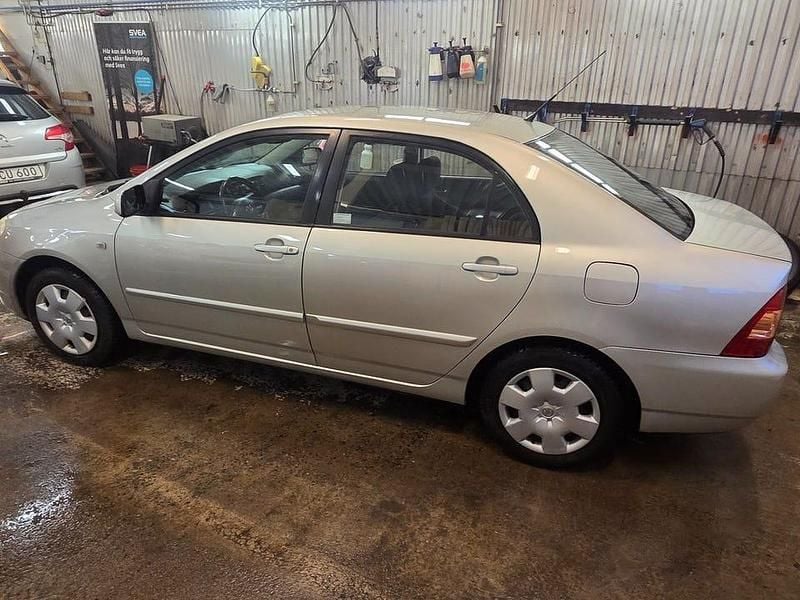 Begagnad Toyota Corolla 110 HK (80 kW) 2006 Silver Sedan