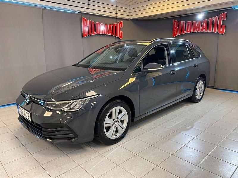 Mörkgrå Begagnad 2022 VW Golf VIII Sportline Kombi | 235 000 kr (Marknadspris) - Bild 1/4