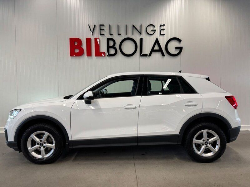 Vit Begagnad 2020 Audi Q2 SUV | 199 500 kr (Marknadspris) - Bild 1/4