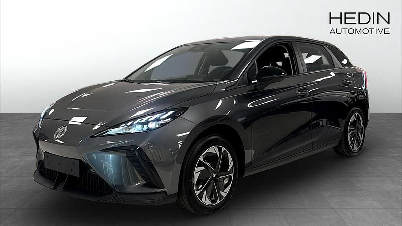Grå Begagnad 2024 MG MG4 EV Halvkombi | 307 990 kr (Lite dyr) - Bild 1/4