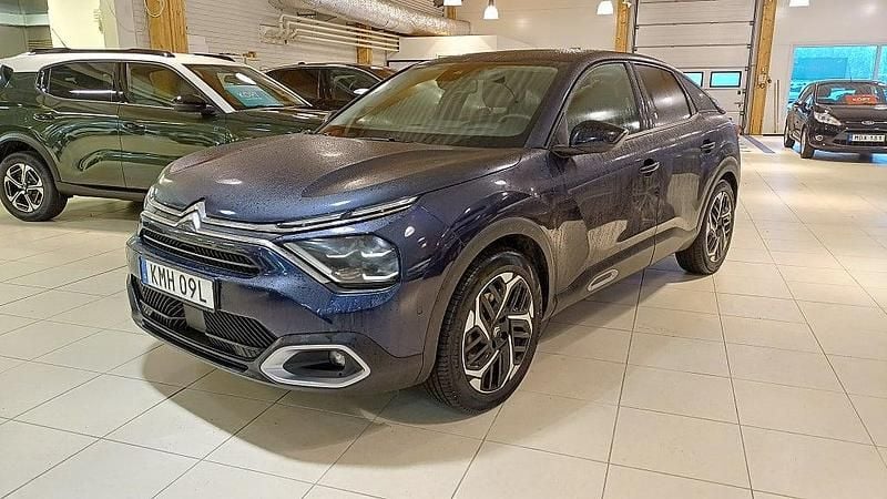 Blå Begagnad 2024 Citroën C4 PureTech Halvkombi | 224 500 kr (Marknadspris) - Bild 1/4