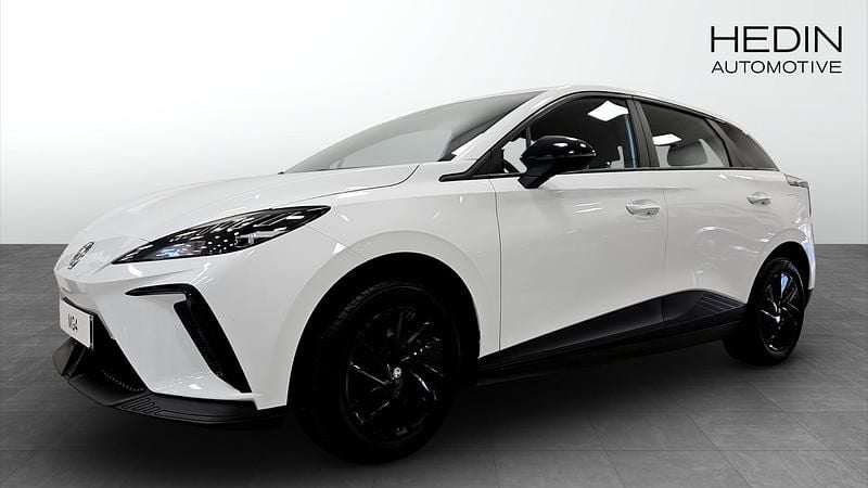 Vit (white) Begagnad 2023 MG MG4 EV Halvkombi | 259 900 kr (Marknadspris) - Bild 1/4