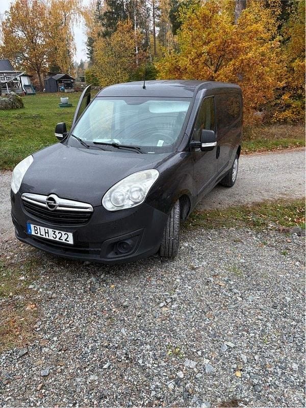 Svart Begagnad 2014 Opel Combo S Minibuss | 58 000 kr (Marknadspris) - Bild 1/4