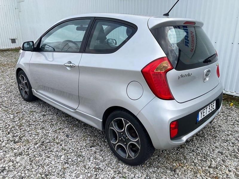 Begagnad Kia Picanto 86 HK (63 kW) 2012 Silver Halvkombi