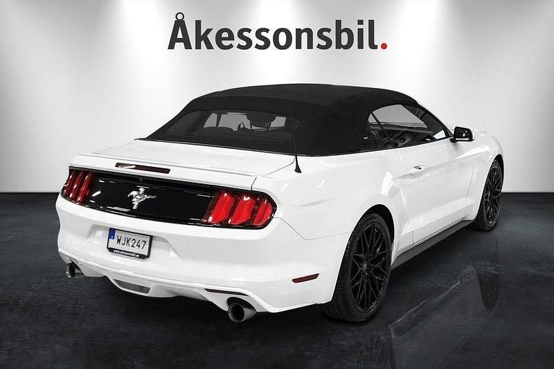 Begagnad Ford Mustang 299 HK (219 kW) 2015 Vit Cab