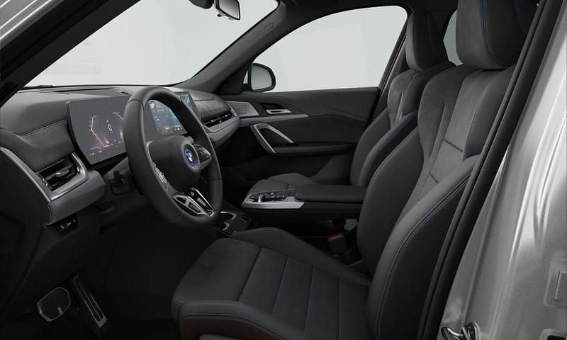 Begagnad BMW iX1 M Sport 150 kW (204 HK) 2025 Vit SUV