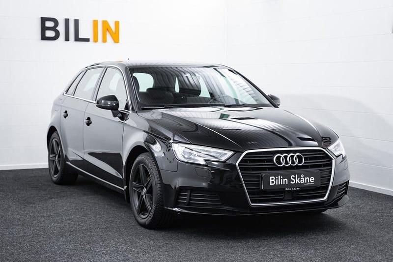 Svart Begagnad 2018 Audi A3 Sportback Proline Halvkombi | 169 900 kr (Marknadspris) - Bild 1/4