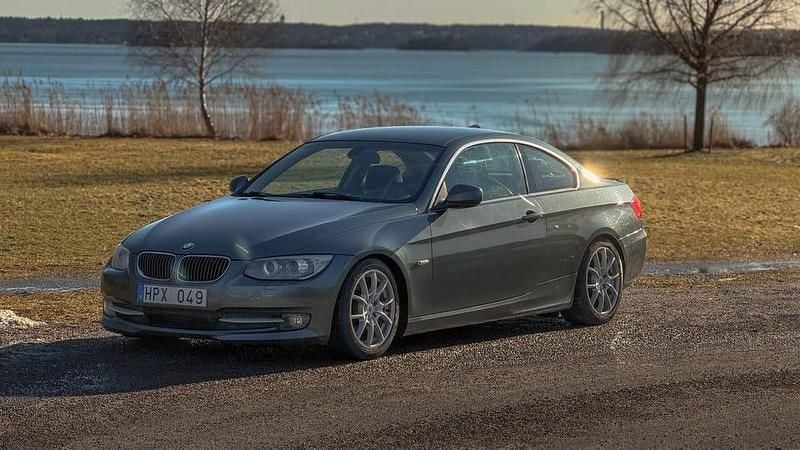 Begagnad BMW 325 204 HK (150 kW) 2010 Sportkupé