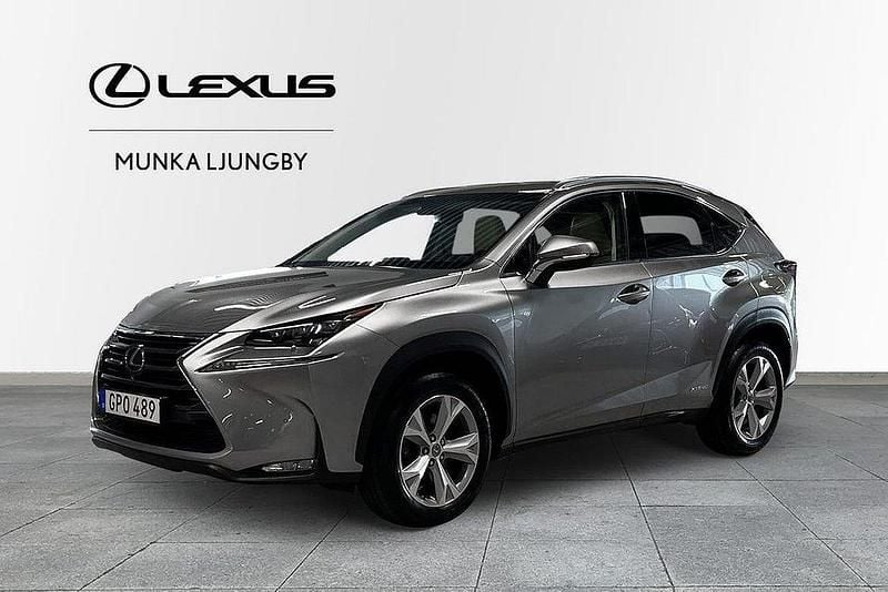 Ljusgrå Begagnad 2015 Lexus NX300h Executive Line SUV | 249 900 kr (Marknadspris) - Bild 1/4