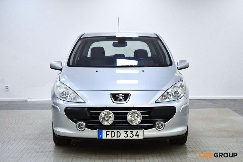 Ljusgrå (grå) Begagnad 2007 Peugeot 307 Halvkombi | 29 900 kr (Marknadspris) - Bild 1/4