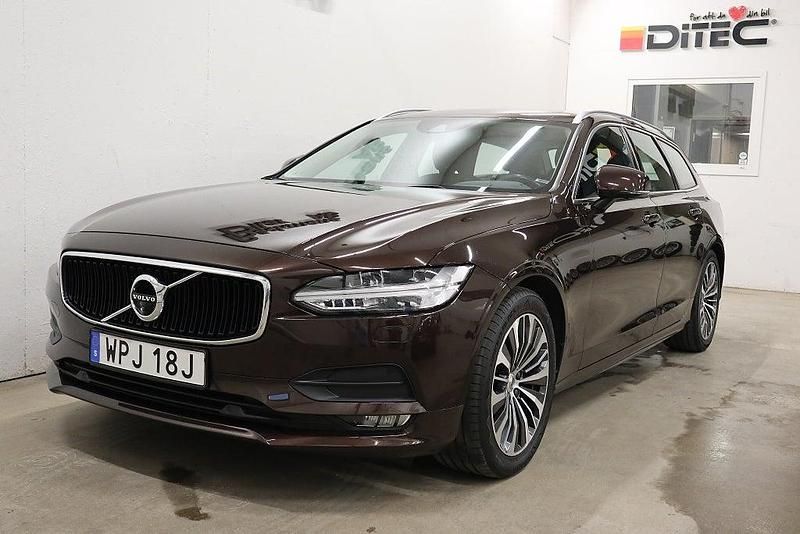 Begagnad Volvo V90 Momentum 190 HK (139 kW) 2019 Maple brown met. Kombi