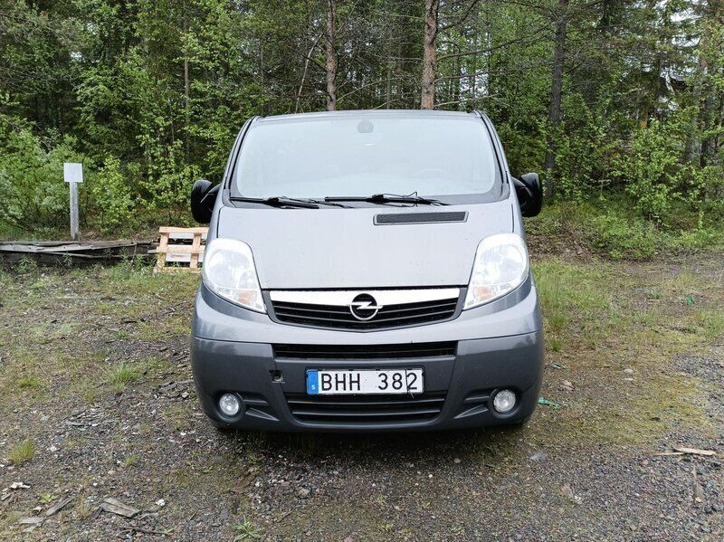 Grå Begagnad 2013 Opel Vivaro Van | 78 000 kr - Bild 1/4