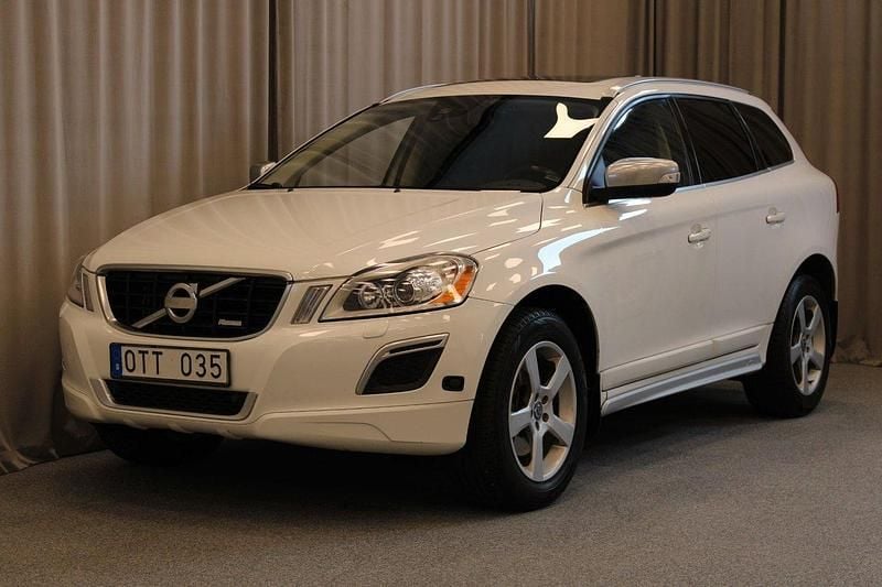 Vit Begagnad 2012 Volvo XC60 R-Design SUV | 139 900 kr (Bra pris) - Bild 1/4