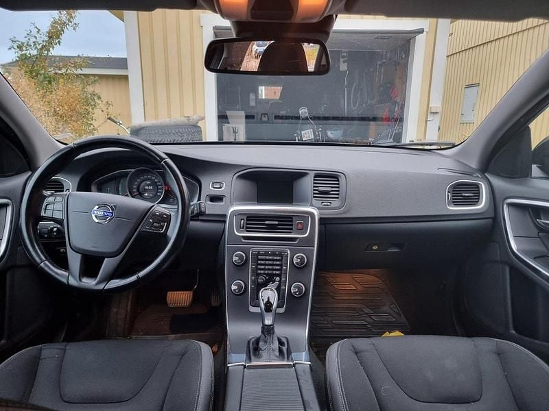 Svart Begagnad 2014 Volvo V60 Kinetic Kombi | 85 000 kr (Bra pris) - Bild 1/4