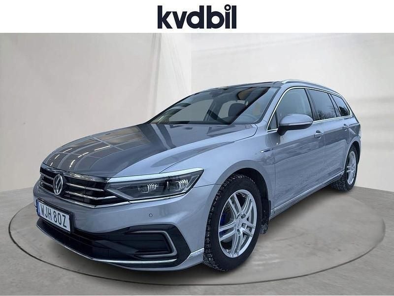 Silver Begagnad 2020 VW Passat GTE | 229 900 kr (Marknadspris) - Bild 1/3