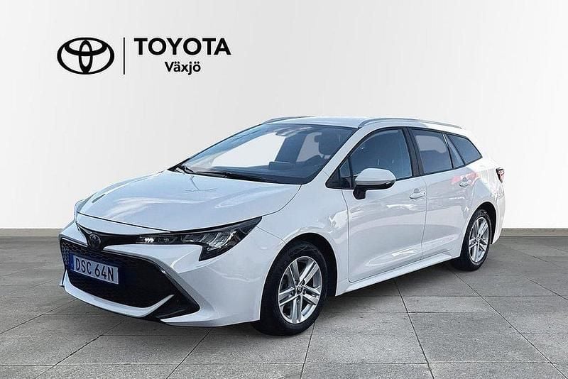 Vit Begagnad 2022 Toyota Corolla Active Kombi | 249 000 kr (Marknadspris) - Bild 1/3