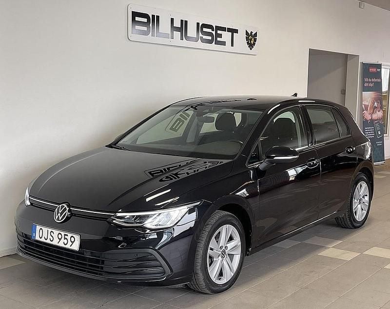 Begagnad VW Golf VIII 116 HK (85 kW) 2021 Svart Halvkombi