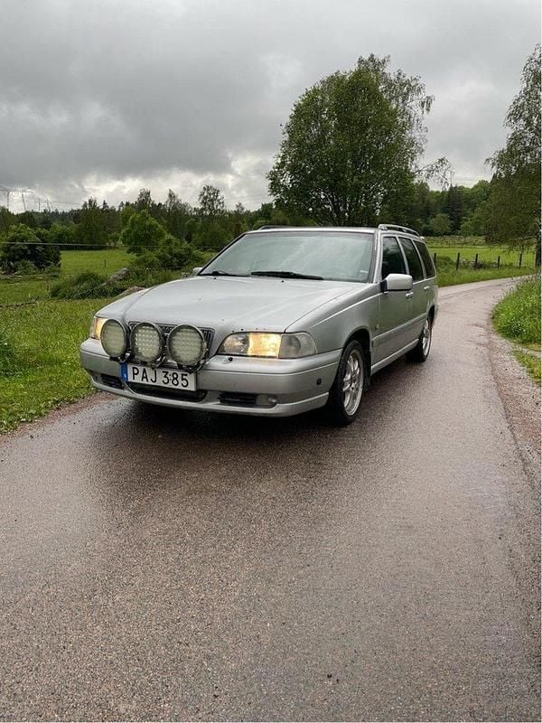 Grå Begagnad 2000 Volvo V70 Kombi | 16 000 kr (Bra pris) - Bild 1/4