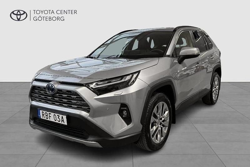 Silver Begagnad 2024 Toyota RAV4 Hybrid Executive SUV | 439 900 kr (Marknadspris) - Bild 1/4