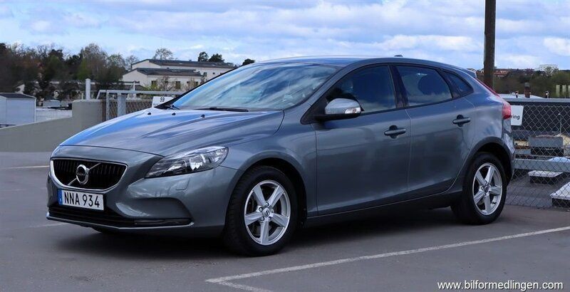 Grå Begagnad 2016 Volvo V40 Kombi | 179 500 kr (Marknadspris) - Bild 1/4