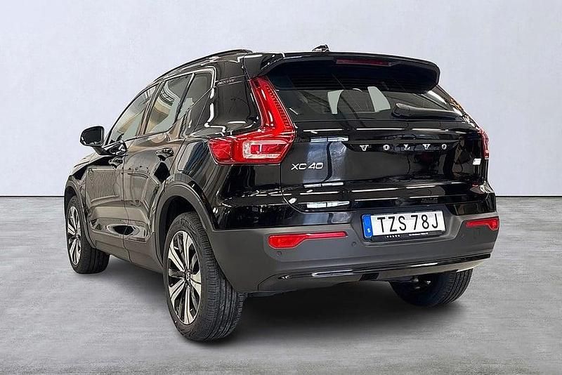 Begagnad Volvo XC40 Plus 185 kW (252 HK) 2023 Svart SUV